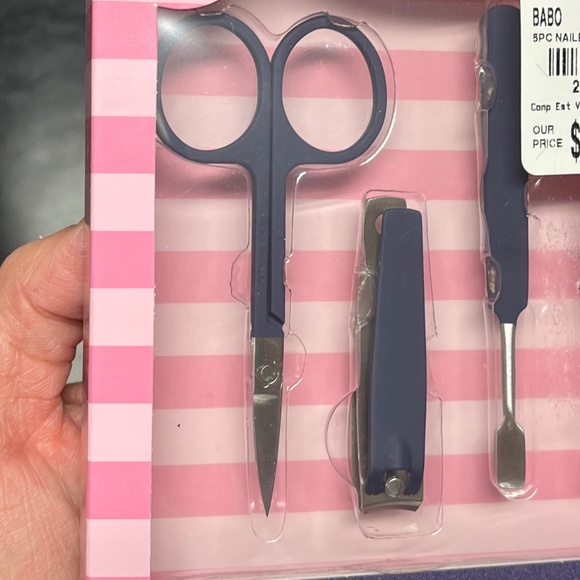 Hula Fallulah 5-Piece Manicure Kit – New in Unopened Package ✨ - Picture 4 of 4